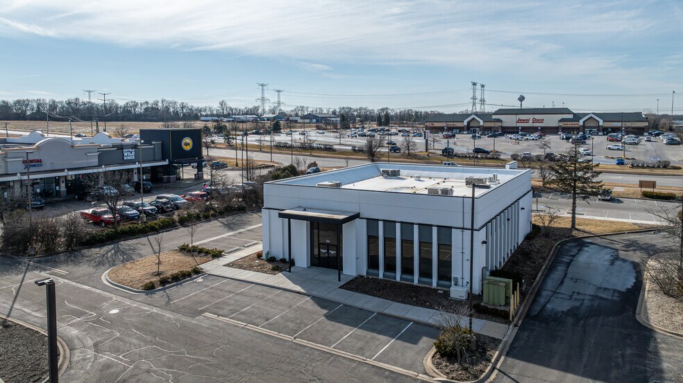 More Photos Of 456 Nelson Rd, New Lenox Freestanding For Lease