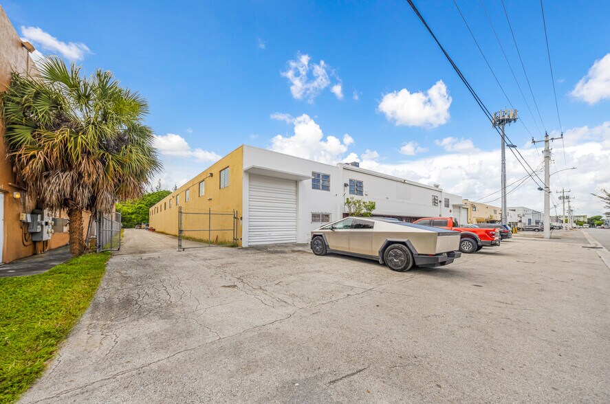 More Photos Of 7725 W 2nd Ct, Hialeah Warehouse For Sale