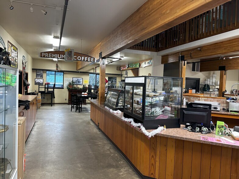 More Photos Of 7797 Silver Lake Rd, Maple Falls Service Station For Sale