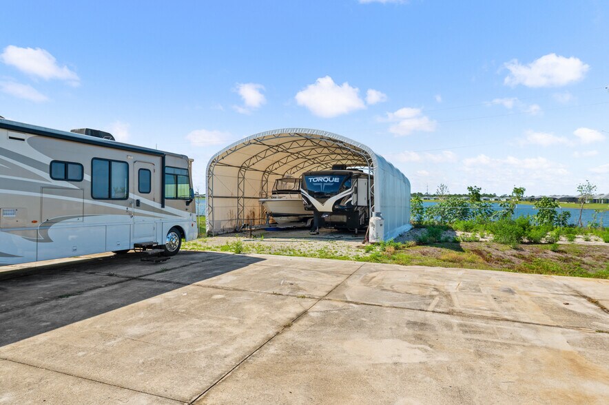 More Photos Of 2640 Avenue of the Americas St, Englewood Warehouse For Sale