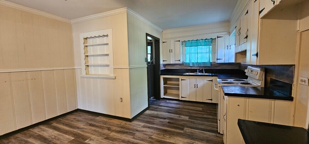 More Photos Of 401 E Pine St, Edgewood Office For Sale