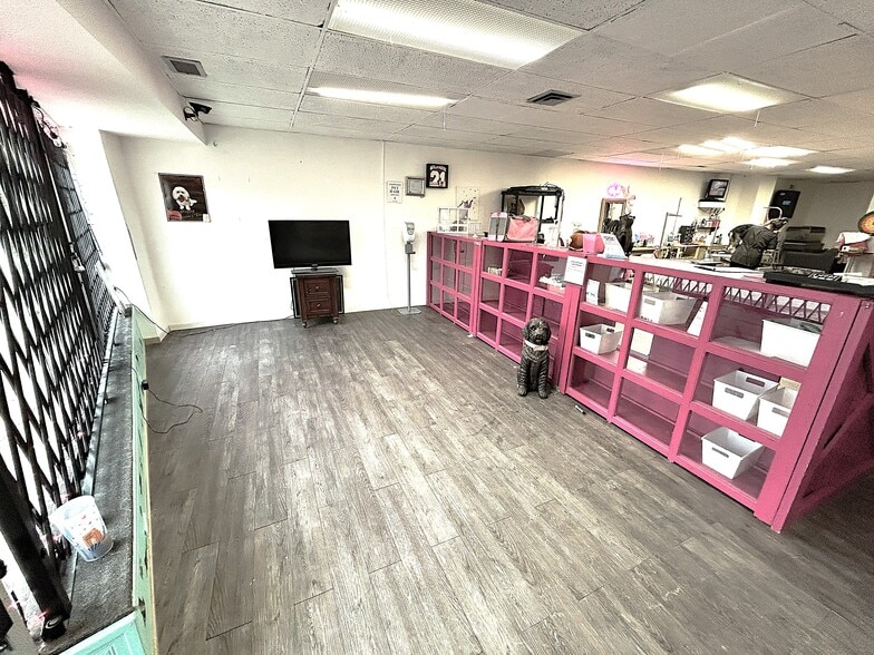 More Photos Of 3620 W Division St, Chicago Storefront For Sale