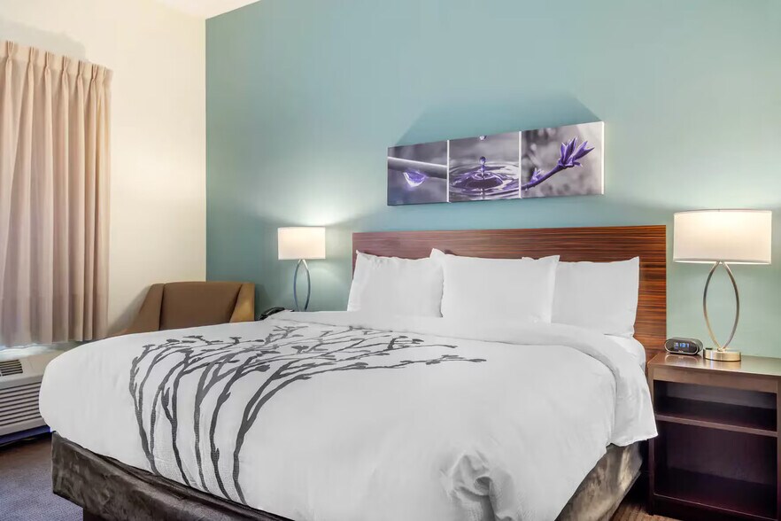More Photos Of 3 Amlajack Blvd, Newnan Hotel For Sale