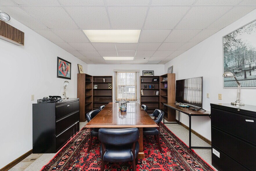 More Photos Of 63 Winthrop St, Taunton Medical For Sale