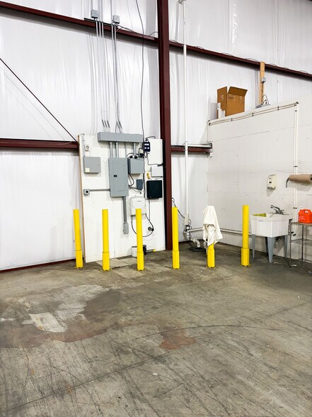 More Photos Of 716 Airport Rd, Palmyra Distribution For Lease