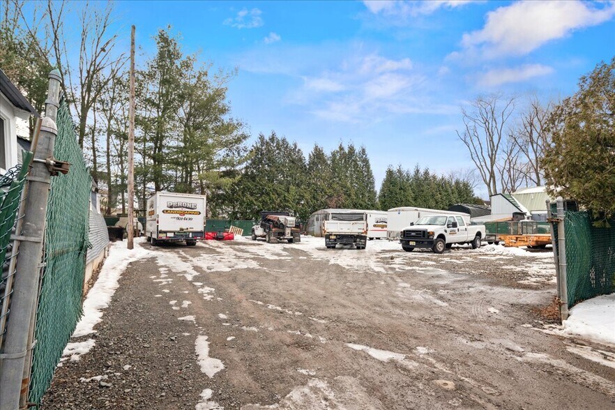 More Photos Of 53 Somerset St, Hopewell Flex For Sale