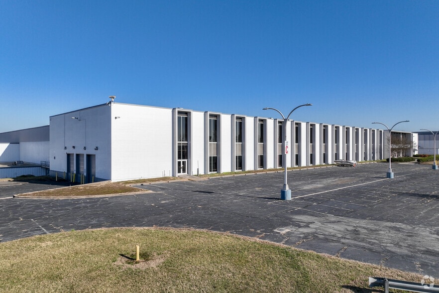 More Photos Of 90 Piedmont Industrial Dr, Winston-Salem Warehouse For Lease