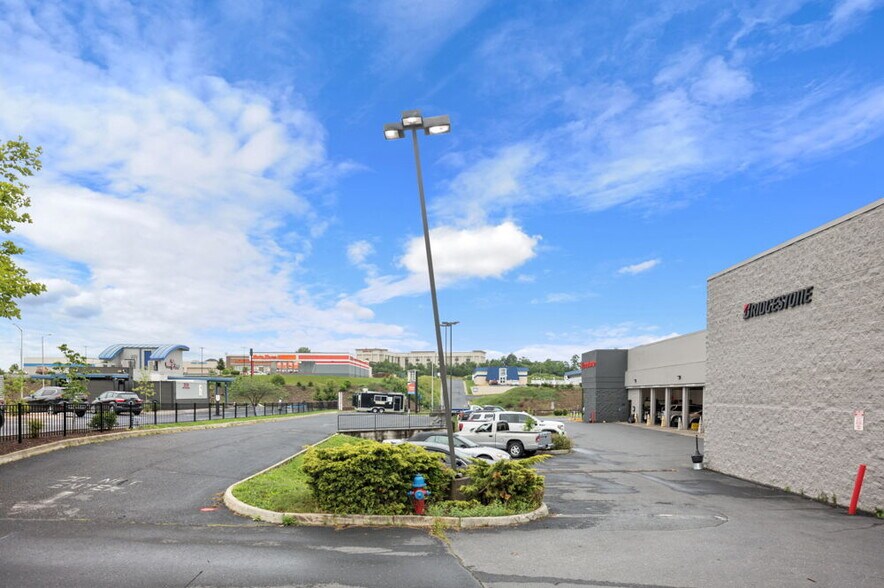 More Photos Of 1740 E Market St, Harrisonburg Storefront Retail Office For Sale