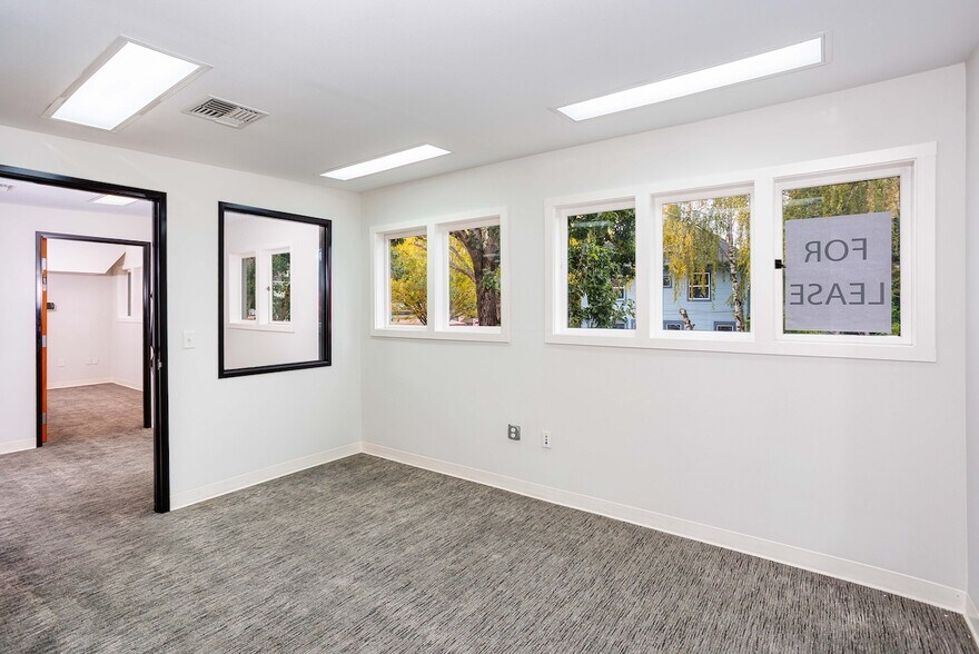 More Photos Of 2400-2418 E Burnside St, Portland Storefront Retail Office For Lease