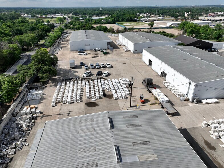 More Photos Of 301 Pleasant Dr, Dallas Warehouse For Lease