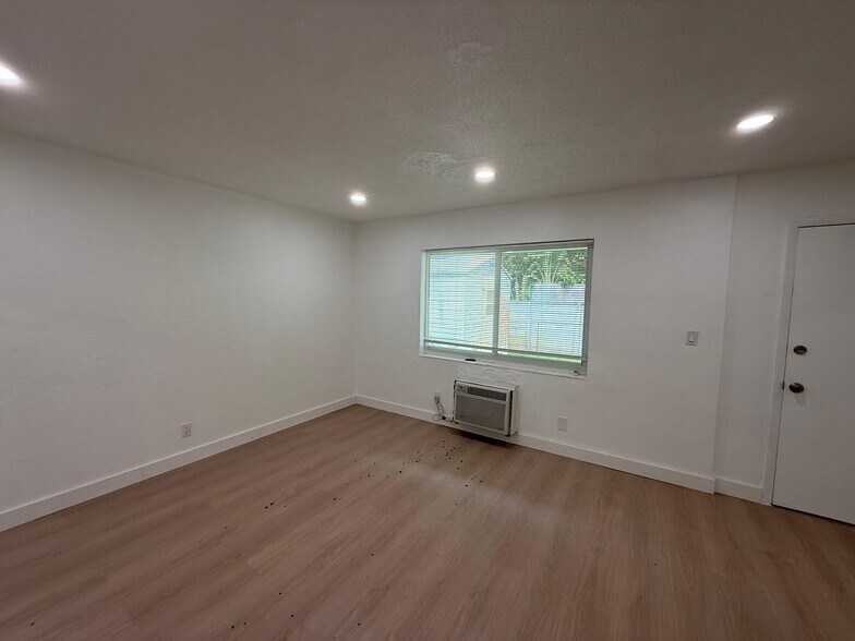 More Photos Of 1927- 1929 Roosevelt st, Hollywood Apartments For Sale