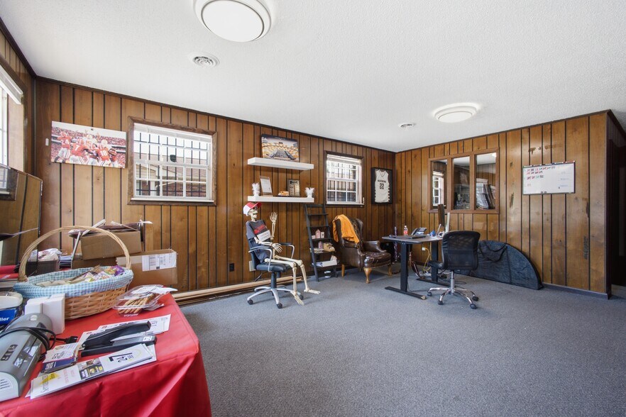 More Photos Of 119 Gateway Ave, Rockwood Office Residential For Sale