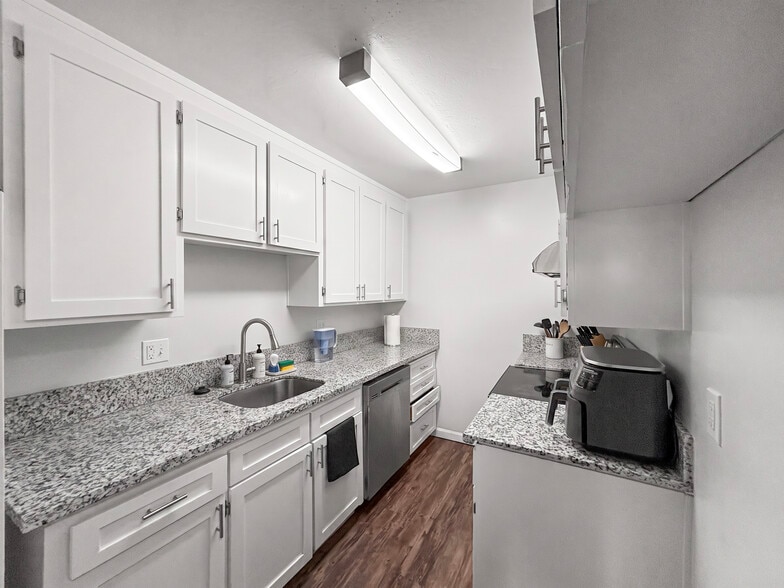 More Photos Of 2536 Grove Way, Castro Valley Apartments For Sale