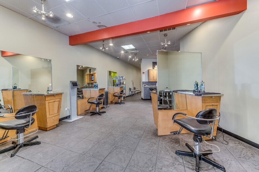 More Photos Of 7403-7421 N Milwaukee Ave, Niles General Retail For Sale
