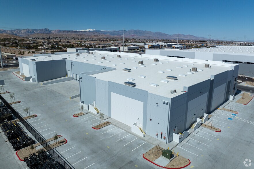 More Photos Of 9530 S Rainbow Blvd, Las Vegas Distribution For Sale