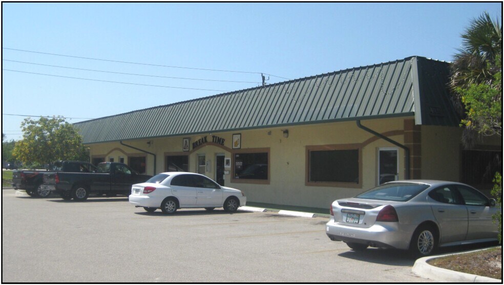 Primary Photo Of 4630 Gulfstream Dr, Naples Freestanding For Lease