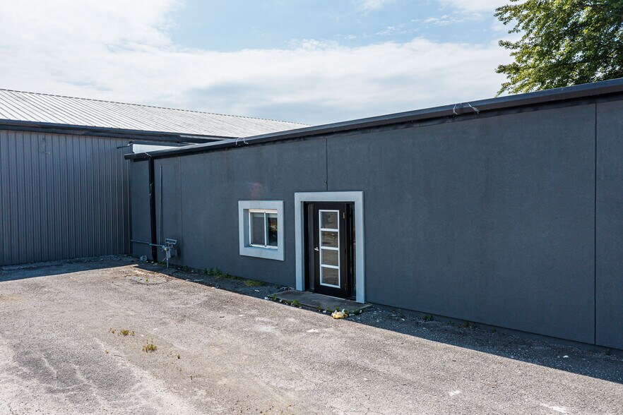 More Photos Of 1301 Fabricon Blvd, Jeffersonville Light Manufacturing For Lease