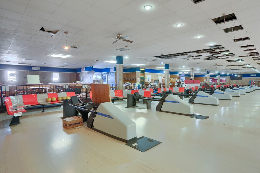 More Photos Of 3210 Wilmington Rd, New Castle Bowling Alley For Sale