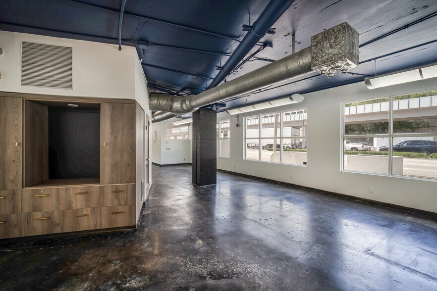 More Photos Of 2424 S Dixie Hwy, Coconut Grove Loft Creative Space For Sale