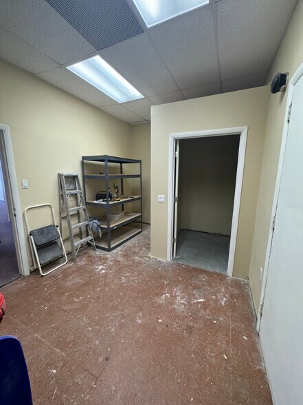 More Photos Of 315 Huntingdon Pike, Rockledge Storefront For Lease