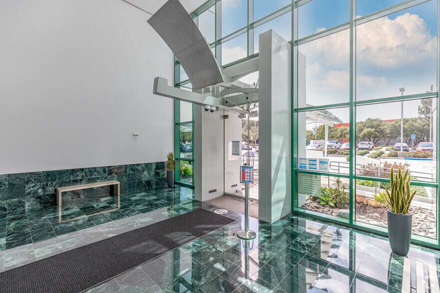 More Photos Of 12396 World Trade Dr, San Diego Medical For Lease