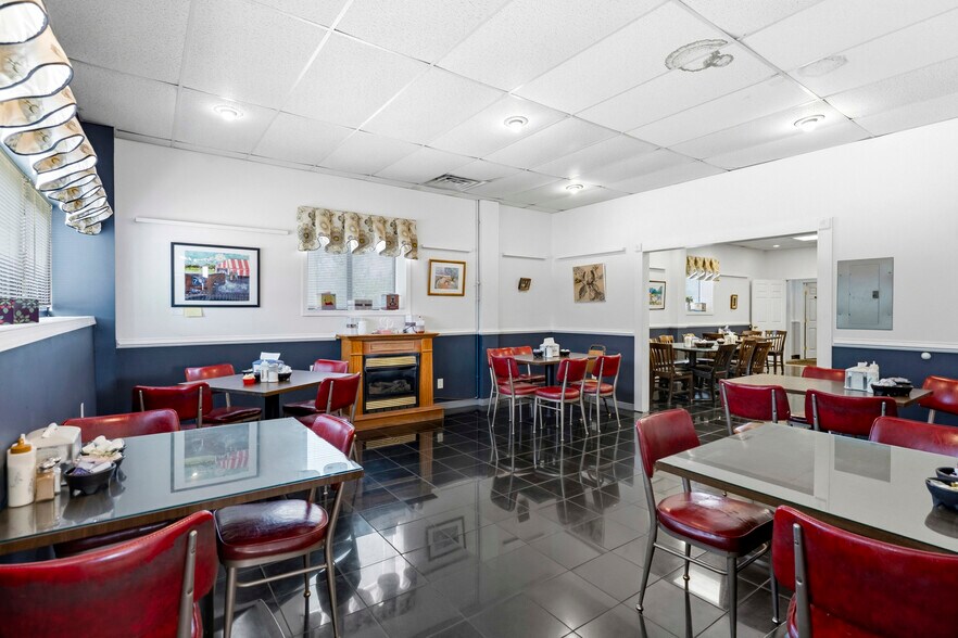 More Photos Of 522 N Main St, Farmville Restaurant For Sale