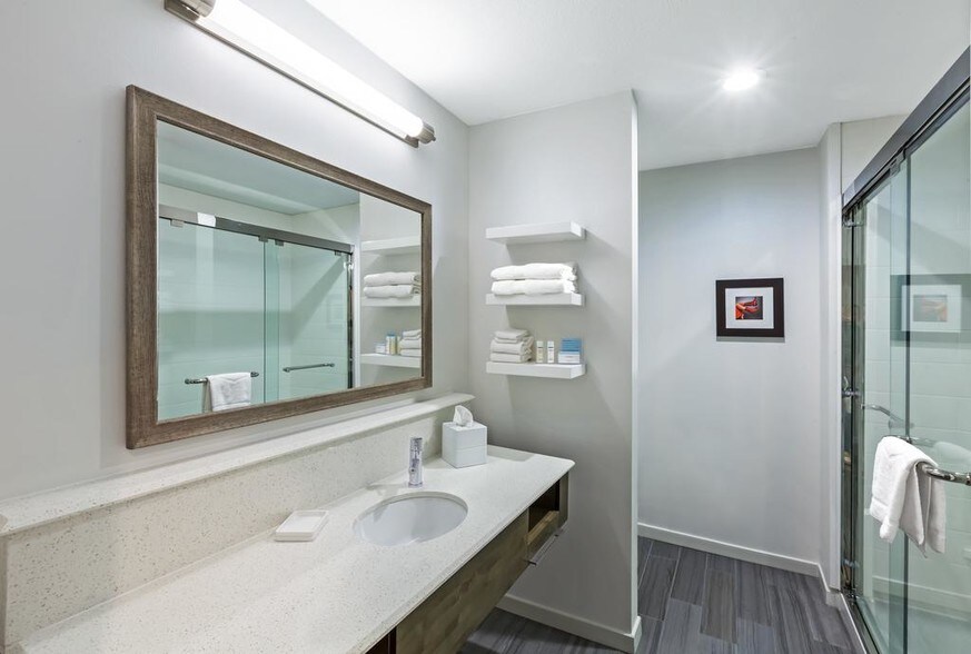 More Photos Of 19108 Moon Trail Dr, Humble Hotel For Sale