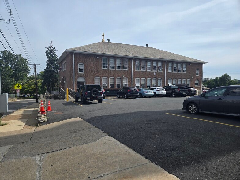 Primary Photo Of 3400 Dennison Ave, Drexel Hill Schools For Lease