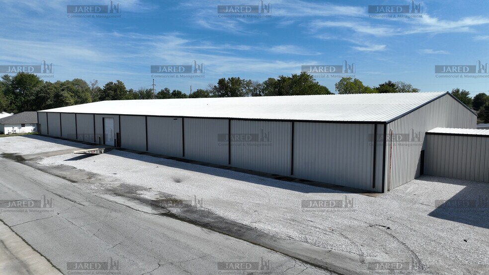 More Photos Of 2230 S Main St, Carthage Unknown For Lease