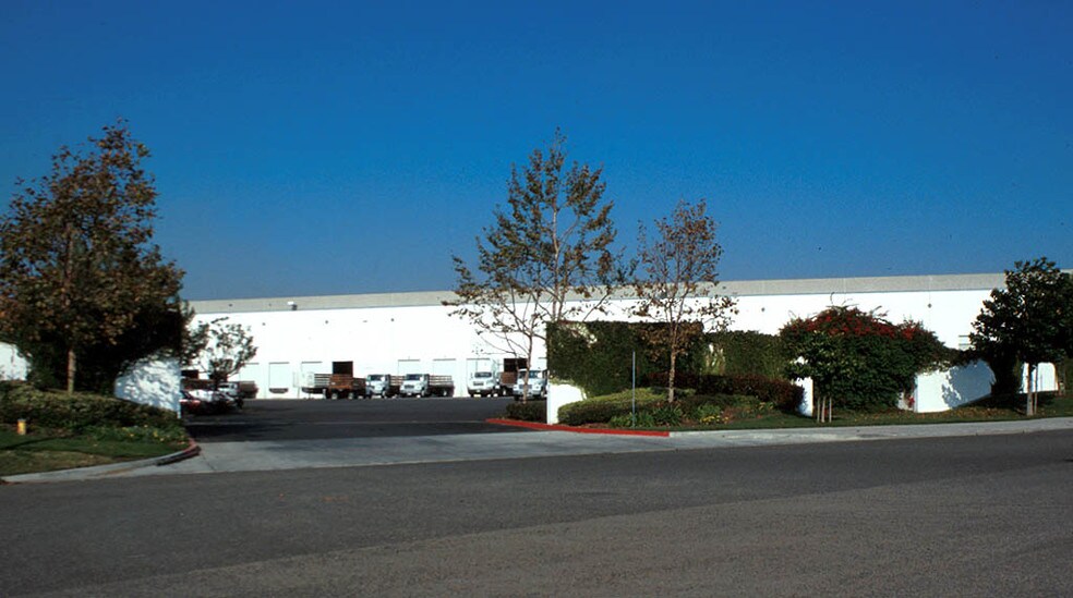 More Photos Of 7475-7485 Flores St, Downey Warehouse For Lease