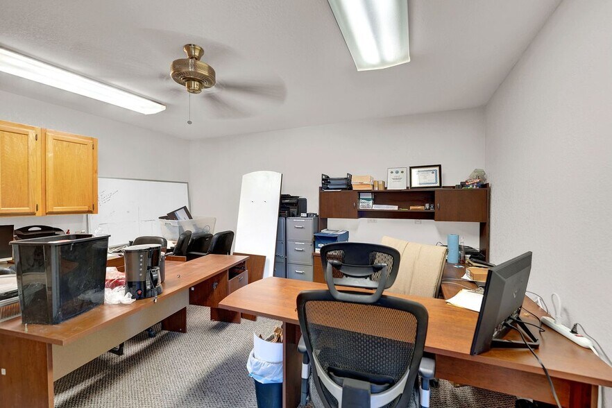 More Photos Of 389 Interstate 35 S, Devine Unknown For Lease