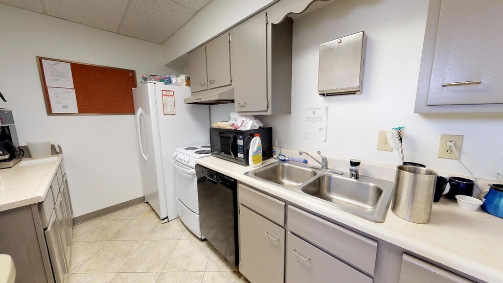 More Photos Of 4501 Ohio River Rd, Huntington Warehouse For Sale