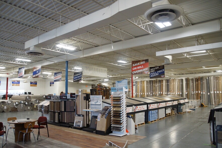 More Photos Of 6960 Colerain Ave, Cincinnati Freestanding For Sale