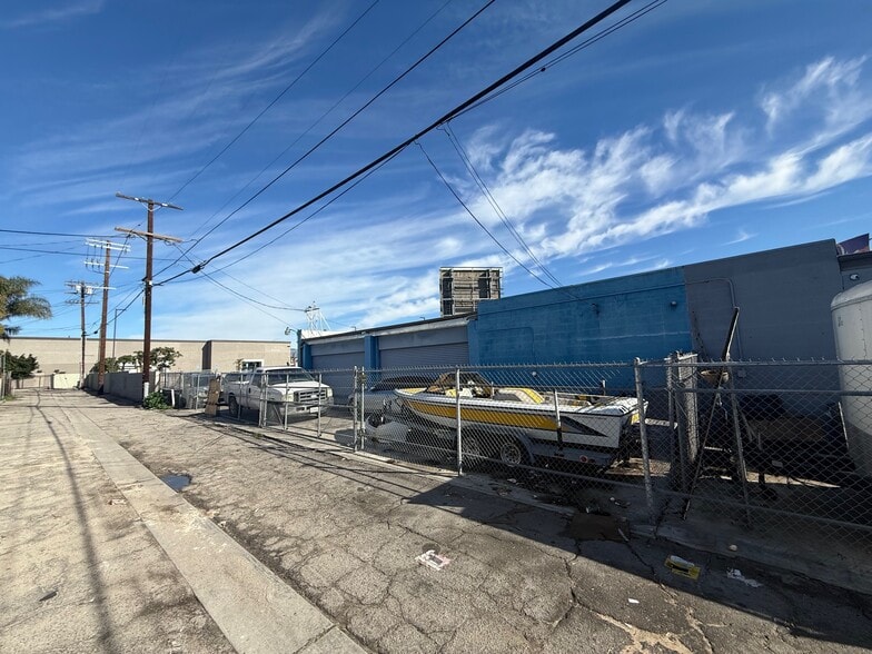 More Photos Of 6323-6331 Colfax Ave, North Hollywood Auto Repair For Sale