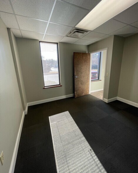 More Photos Of 6020 Parkway North Dr, Cumming Light Distribution For Lease