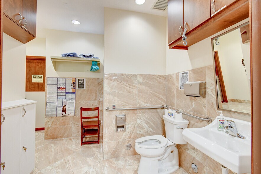 More Photos Of 2314 Seacrest Blvd, Boynton Beach Medical For Lease