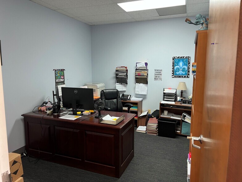 More Photos Of 2525 Youree Dr, Shreveport Office For Sale