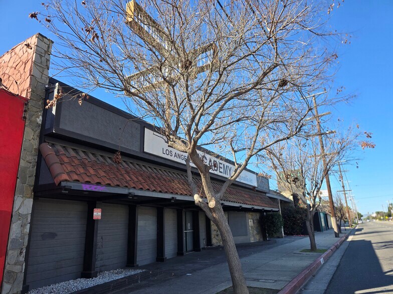 More Photos Of 16924-16926 Saticoy St, Van Nuys Medical For Lease