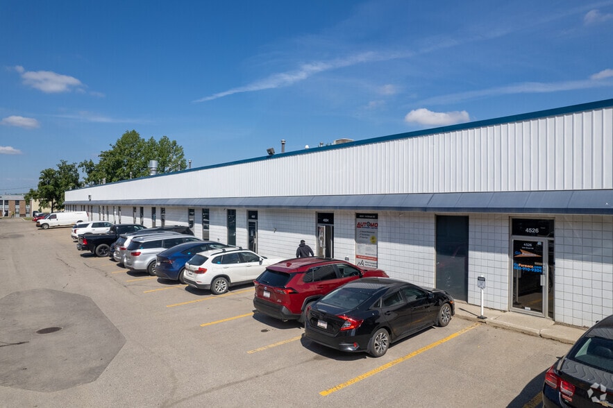 More Photos Of 4504-4540 14th St NE, Calgary Warehouse For Lease