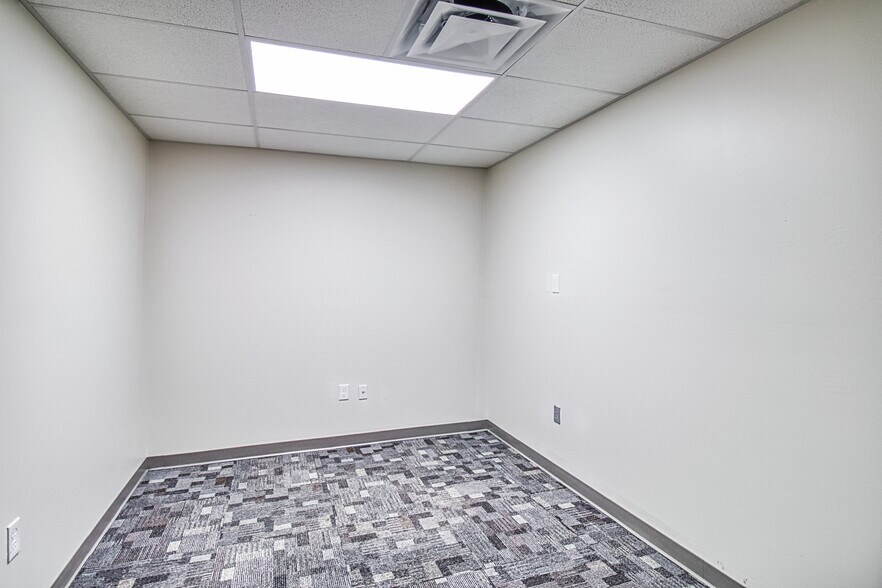 More Photos Of 4857 Palm Beach Blvd, Fort Myers Office For Lease