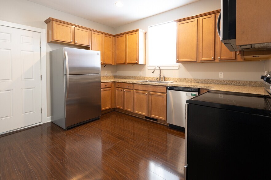 More Photos Of 783 Meeting St, Charleston Office For Lease