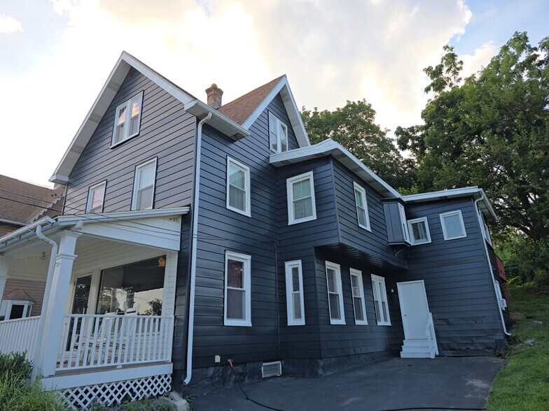 More Photos Of 1029 Lancaster Ave, Berwyn Apartments For Lease