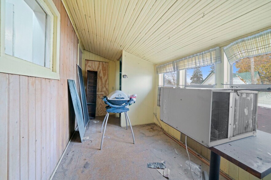 More Photos Of 208 N Walnut St, Stillman Valley General Retail For Sale