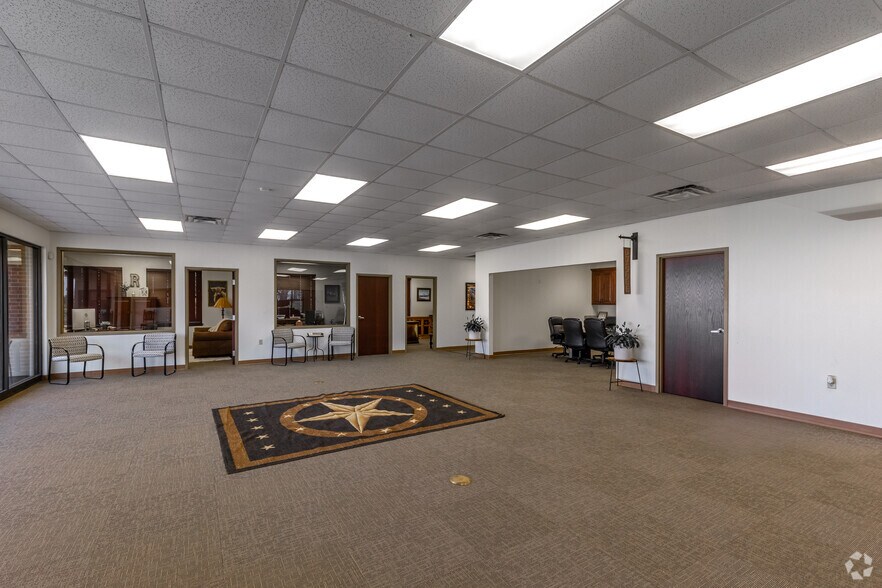 More Photos Of 851 W Harrison Rd, Longview Service For Lease