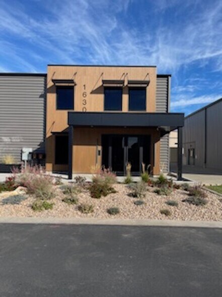 More Photos Of 1630 W 2225 S, Woods Cross Airplane Hangar For Lease
