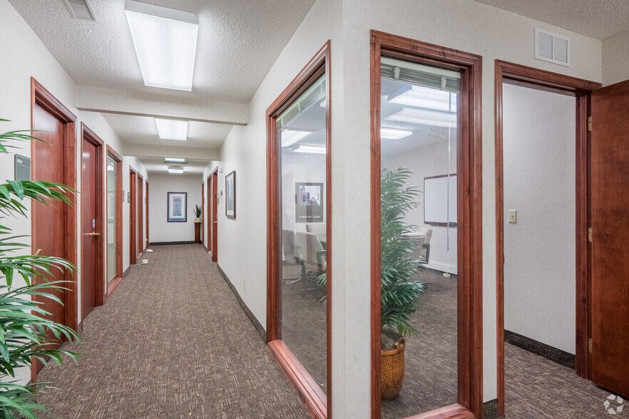 More Photos Of 600 Twelve Oaks Center Dr, Wayzata Unknown For Lease