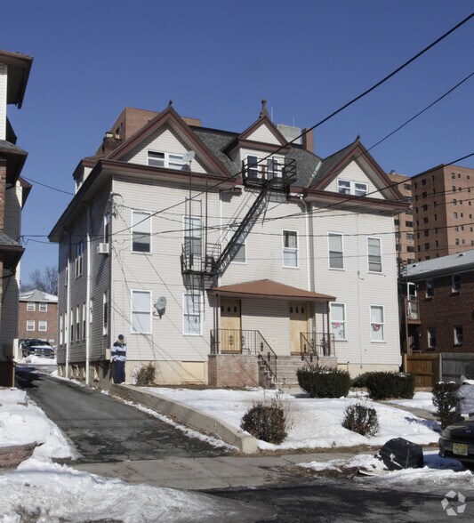 More Photos Of 225 Murray St, Elizabeth Apartments For Sale