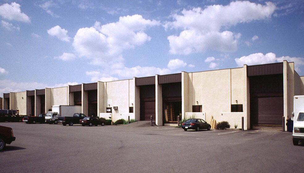 More Photos Of 9026 Euclid Ave, Manassas Distribution For Lease