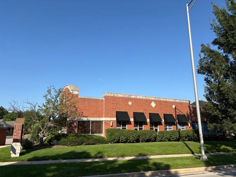 More Photos Of 2156 Deep Water Ln, Naperville Office For Sale