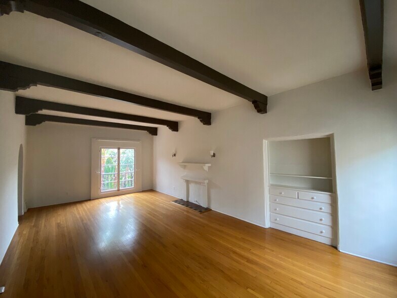 More Photos Of 455 N Sycamore Ave, Los Angeles Apartments For Sale